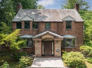 62 Station Rd, Great Neck, NY 11023