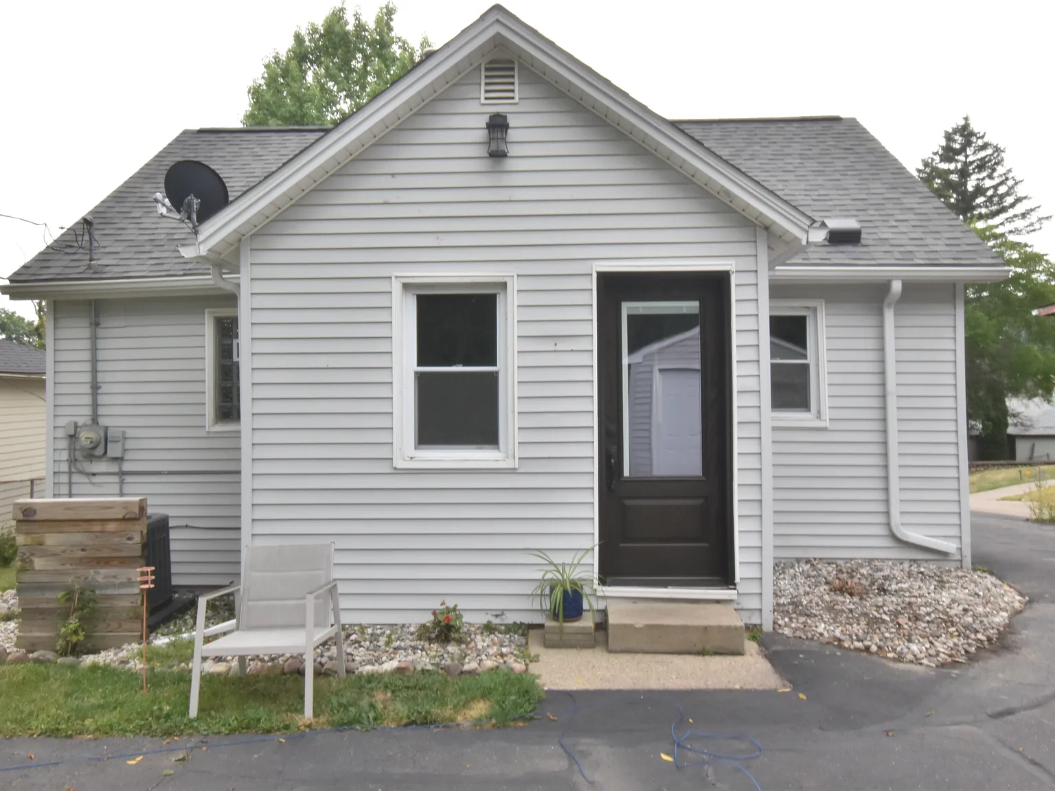 3 bed, 1000 sqft, $2,000 — Photo 2