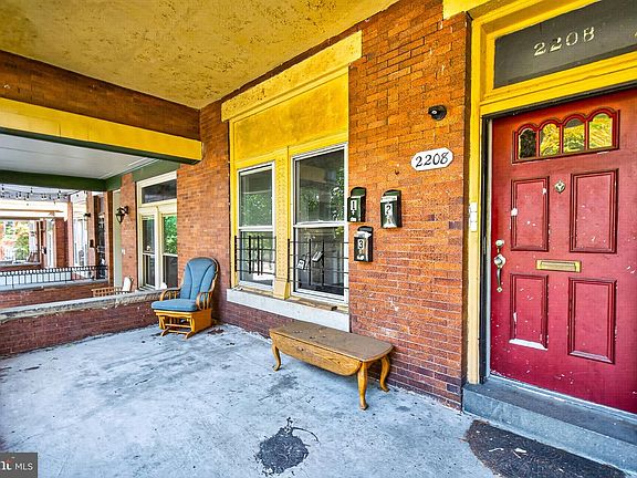 4th image of 2208 Linden Ave