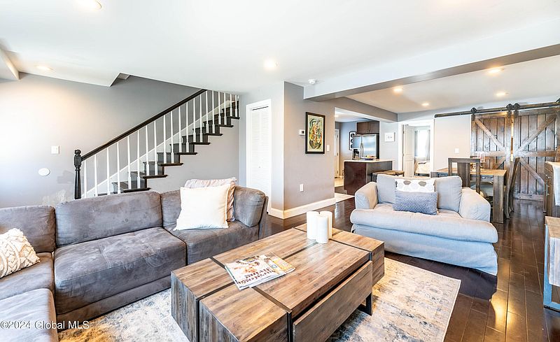 2nd image of 350 3rd Avenue