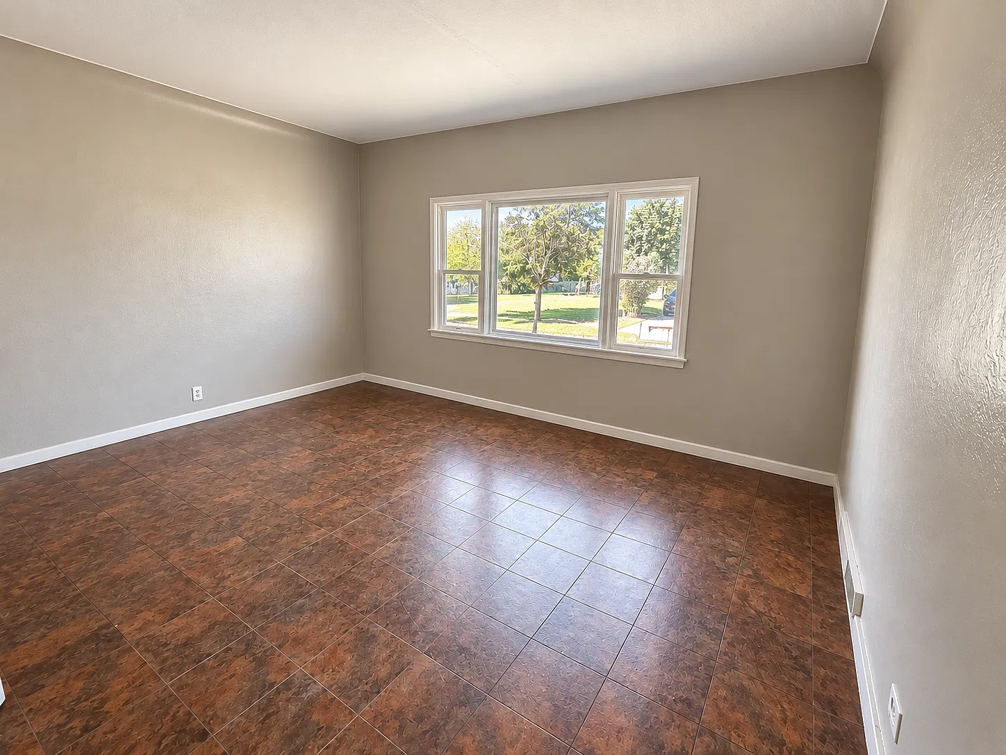 2 bed, 1380 sqft, $950 — Photo 2
