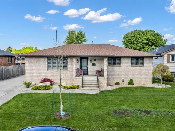 18 Marvin Gdns, Amherstburg, ON N9V 3M8