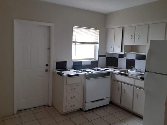 4th image of 1440 NE 171st St #1