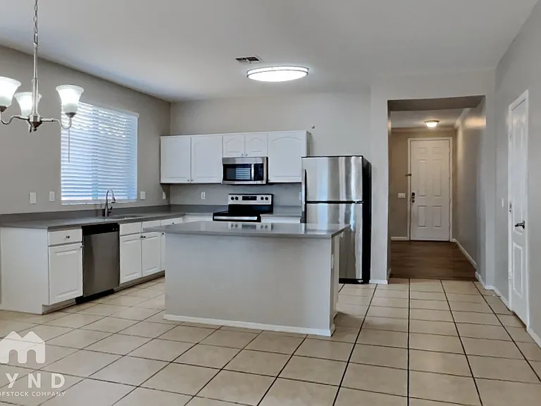 6834 S 30th Ln — Photo 6