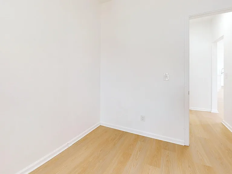 2550 Elyria Ave — Photo 79