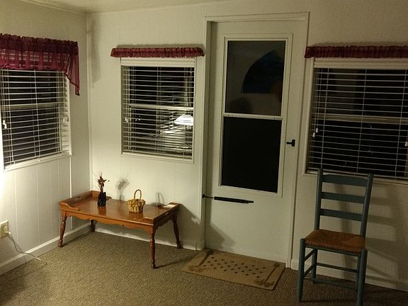 4th image of 826 Janet St