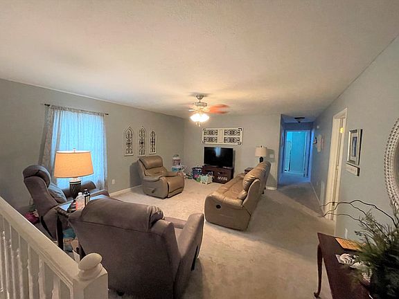 5th image of 40 Maple Wood Dr
