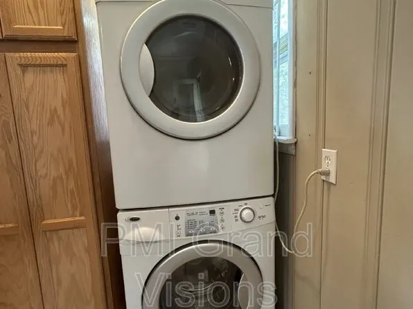 217 Polk Ave, Charleston, IL 61920