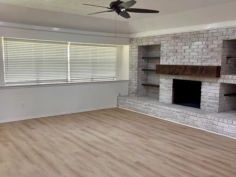 802 Voyager Dr — Photo 10