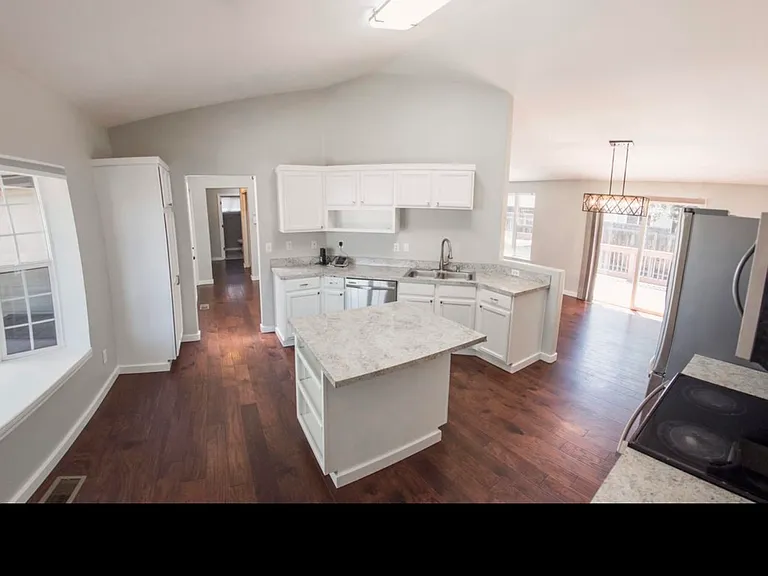 934 NW Negus Ln — Photo 13