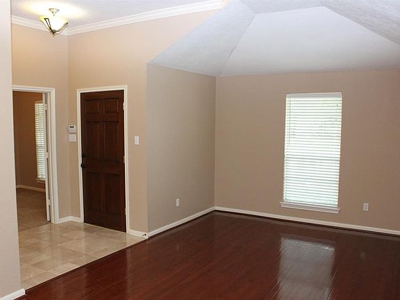 3rd image of 1018 Augusta Dr