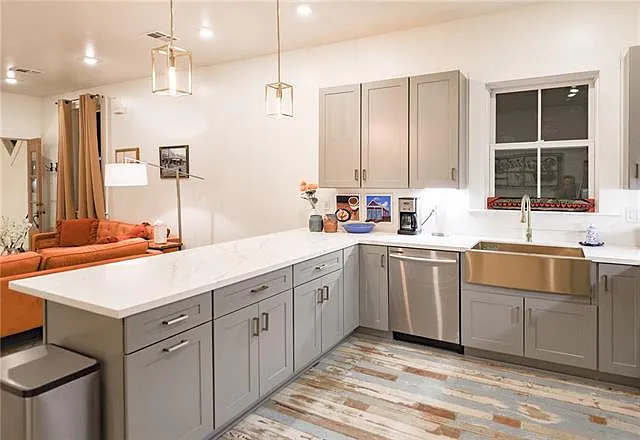 625 Louisa St — Photo 11