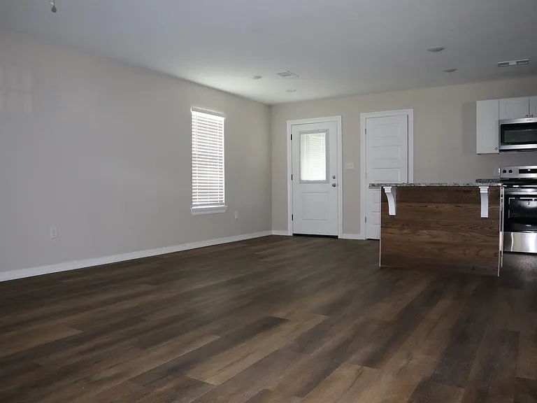 302 W 2nd Ave — Photo 5