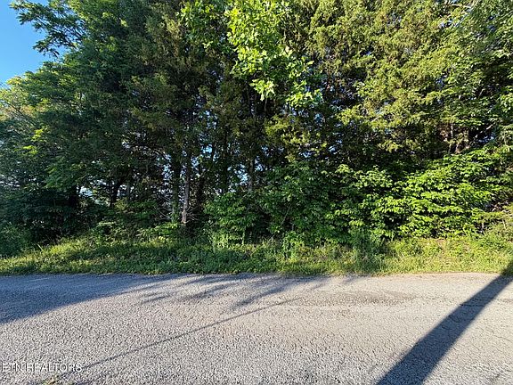 5th image of Hill Crest Dr