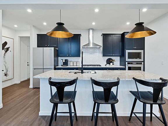 Chef s Kitchen with Large Island for Seating