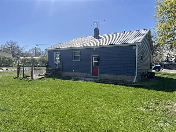 2nd image of 216 10th Ave E