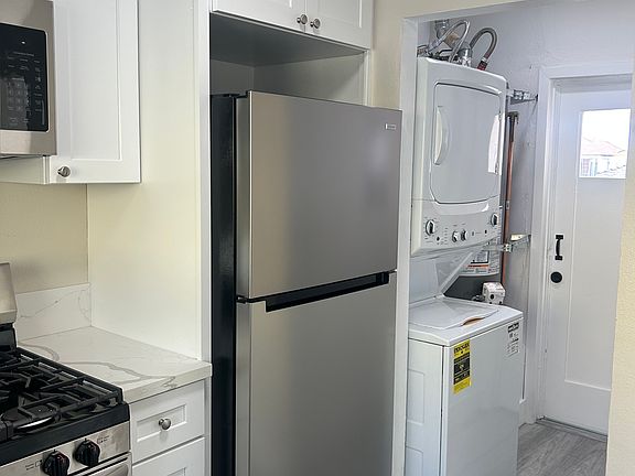 4th image of 2541B E Walnut St