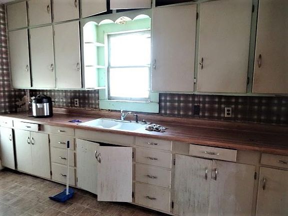 3rd image of 310 N Vernon Ave
