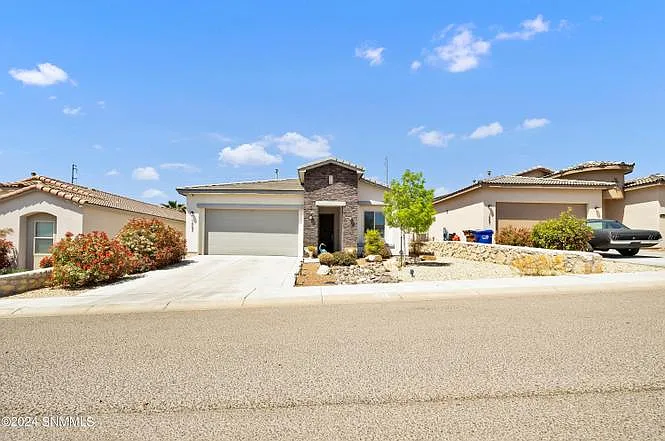 1953 Villa Napoli Loop W — Photo 2