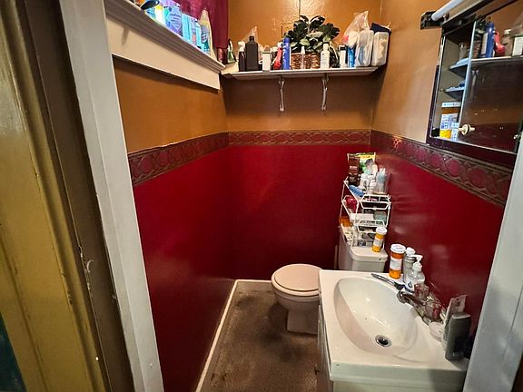4th image of 925 Crescent Ave
