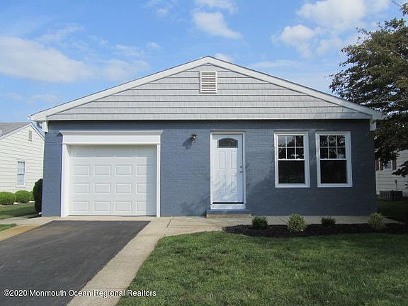 2nd image of 10 Mayaquez Ln