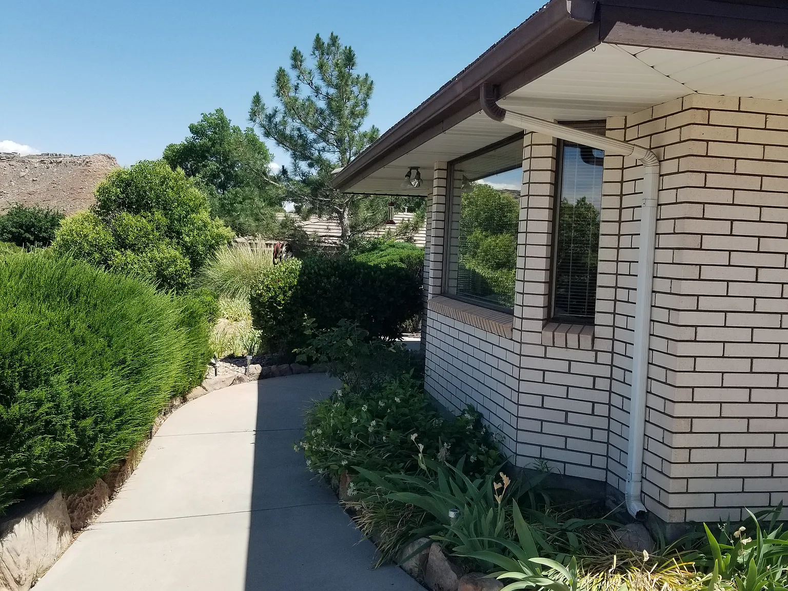 3 bed, 2189 sqft, $2,000 — Photo 2