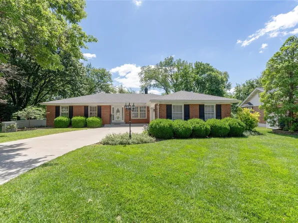 10534 Hackamore Ln, Saint Louis, MO 63128