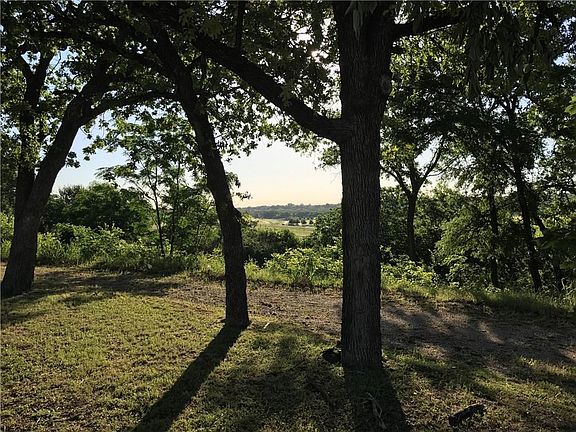 5th image of 148 Summersby Ln