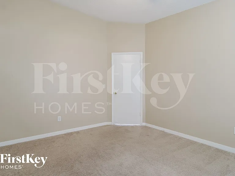541 Albatross Dr — Photo 11