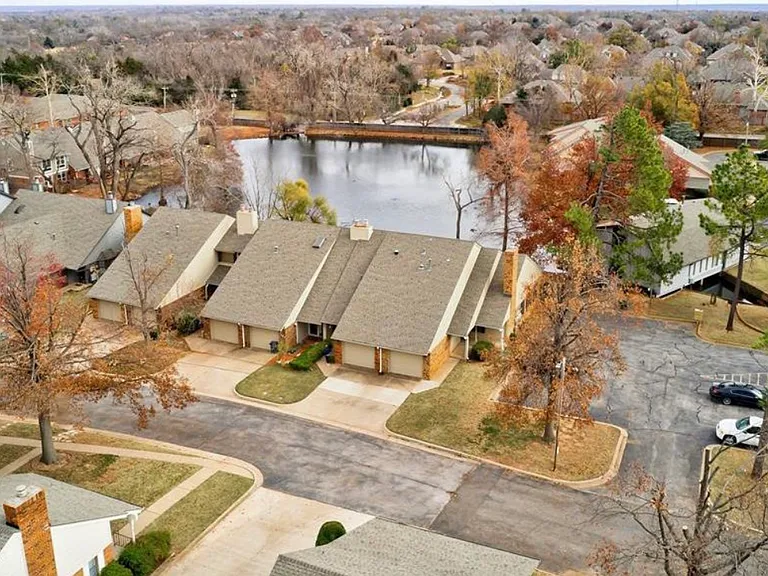 2902 Village Cir — Photo 34