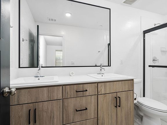 3rd image of 2739 E Tamarind Dr