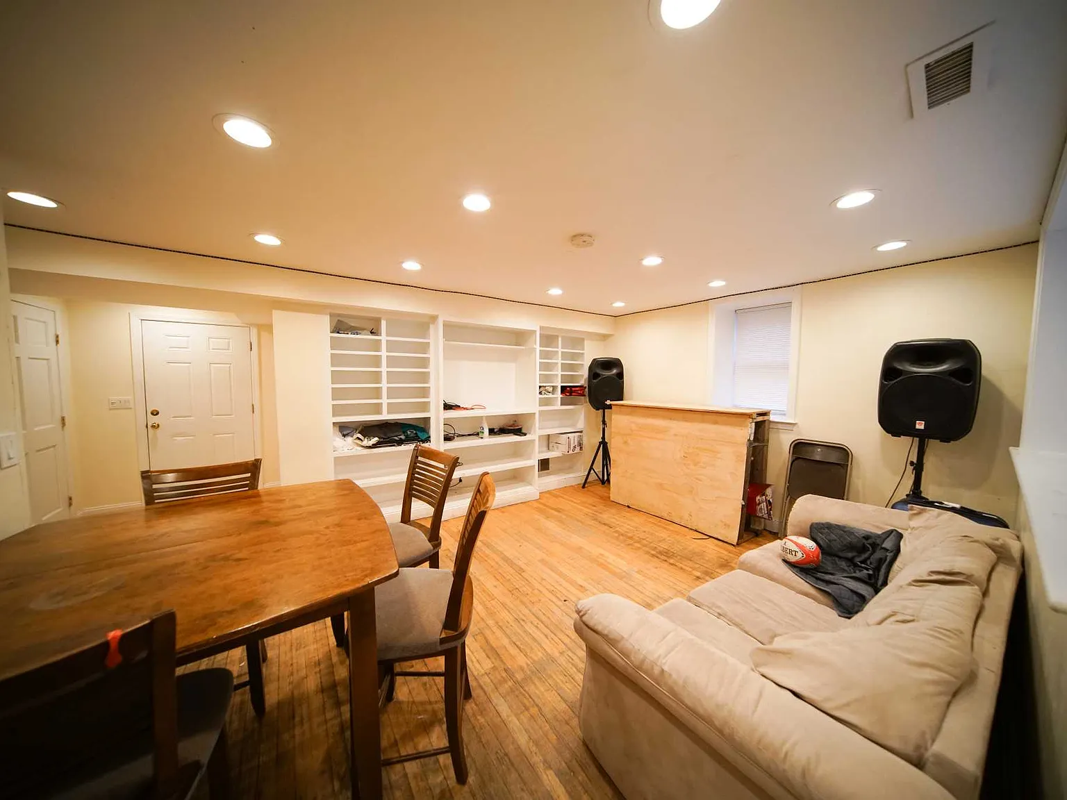6 bed, $8,200 — Photo 2