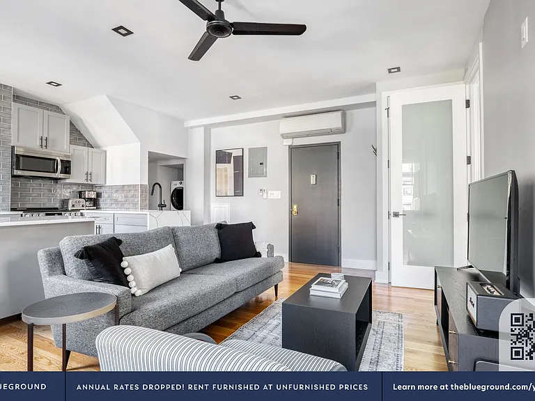 302 W 11th St #1 — Photo 2