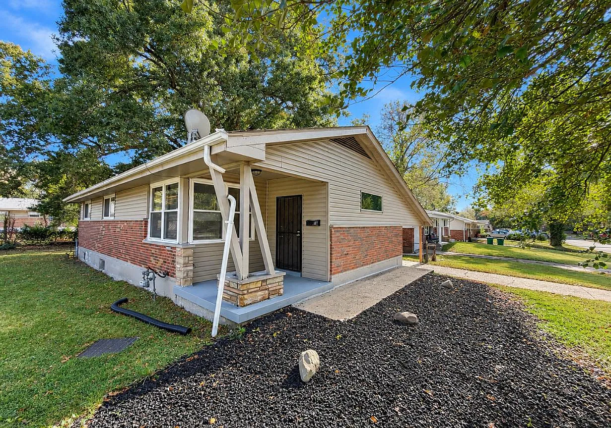 9946 Lanier Dr — Photo 2