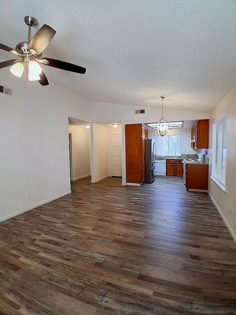 Special: Half Off First Month's Rent! Single Level 3 Br Home W/ 2-Car Garage & Backyard! — Photo 4