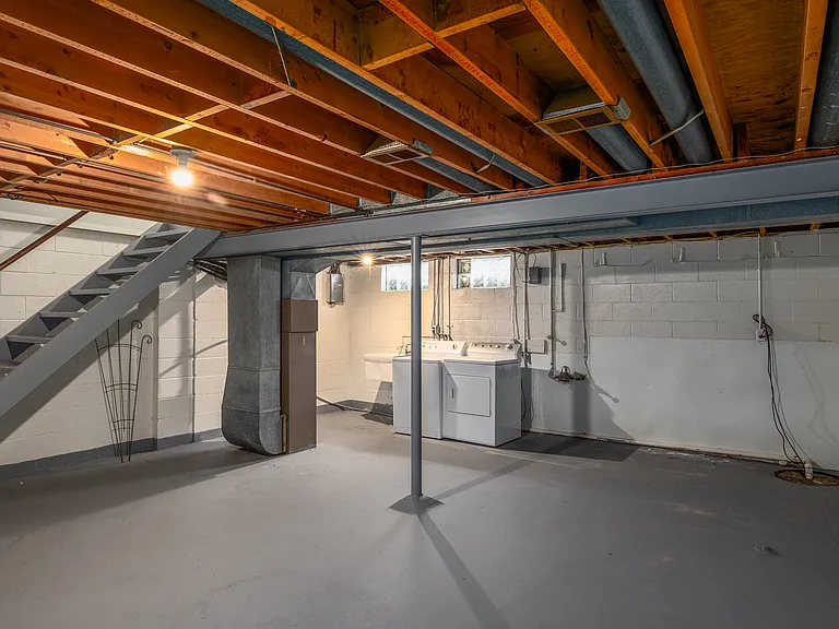 Four Seasons Apartments & Townhomes — Photo 9