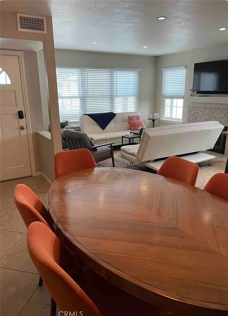 3 bed, 1458 sqft, $6,700 — Photo 2