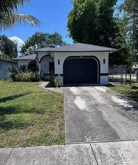 1616 NW 5th St — Photo 1