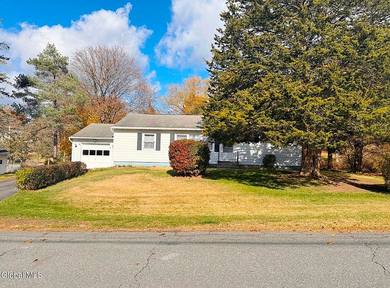 3rd image of 39 Oxford Circle