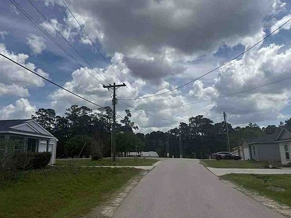 Exterior Neighborhood (street photo)