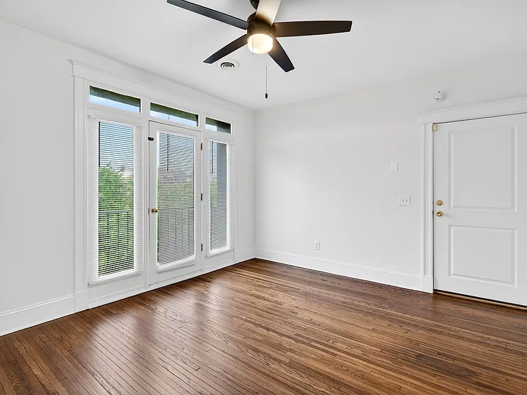 5744 Pershing Ave #1E — Photo 8