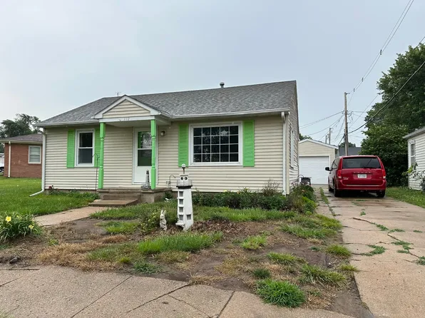 112 Memorial Dr, Hebron, NE 68370