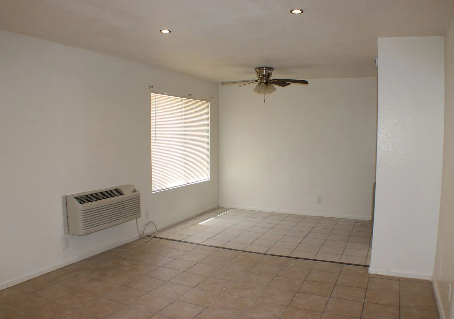 Charming 2 Bedroom, 1 Bath in California City, CA! — Photo 3