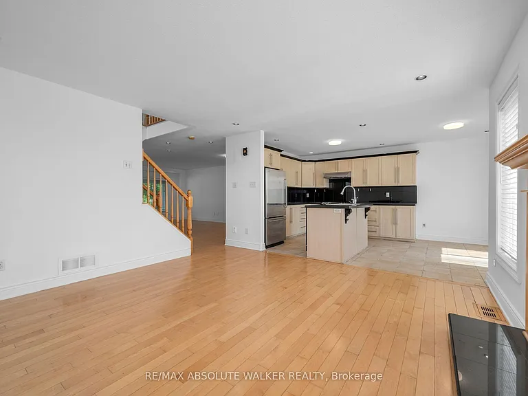 2269 Sandman Cres — Photo 9