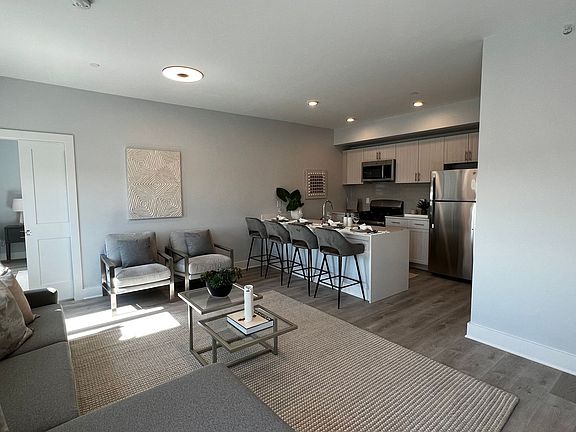 4th image of 532 Mulberry St #2