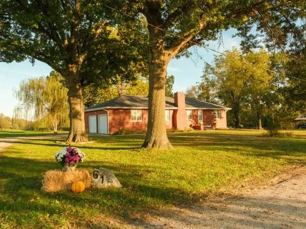 616 J St, Creighton, MO 64739