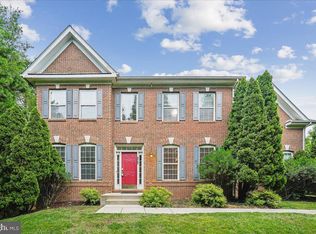 905 Royal Elm Ct, Herndon, VA 20170