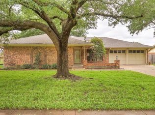 2800 Sarah Dr, Pantego, TX 76013