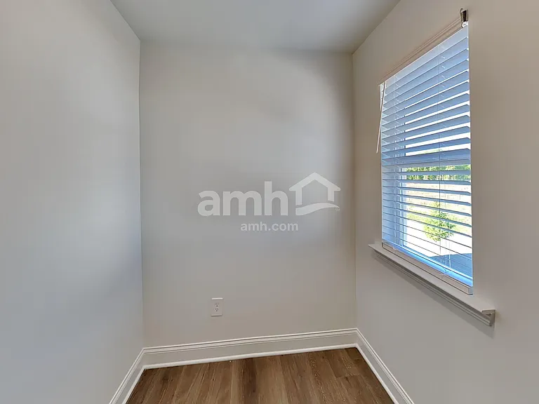 322 Golucke Way — Photo 9