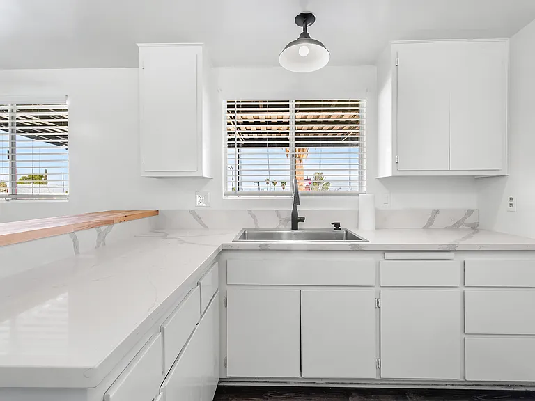 5610 Mariposa Ave — Photo 5
